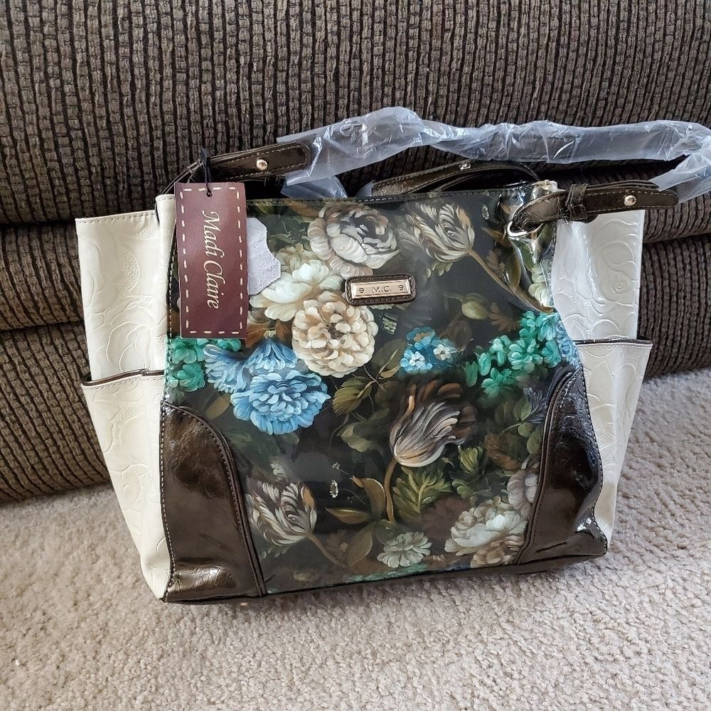 **Last Chance!! Final Sale** Madi Claire Leather Marilyn shoulder bag